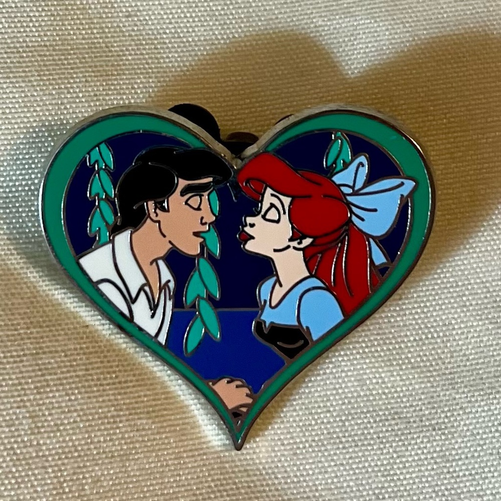 Disney Little Mermaid Ariel and Eric Kiss the Girl Heart Pin New